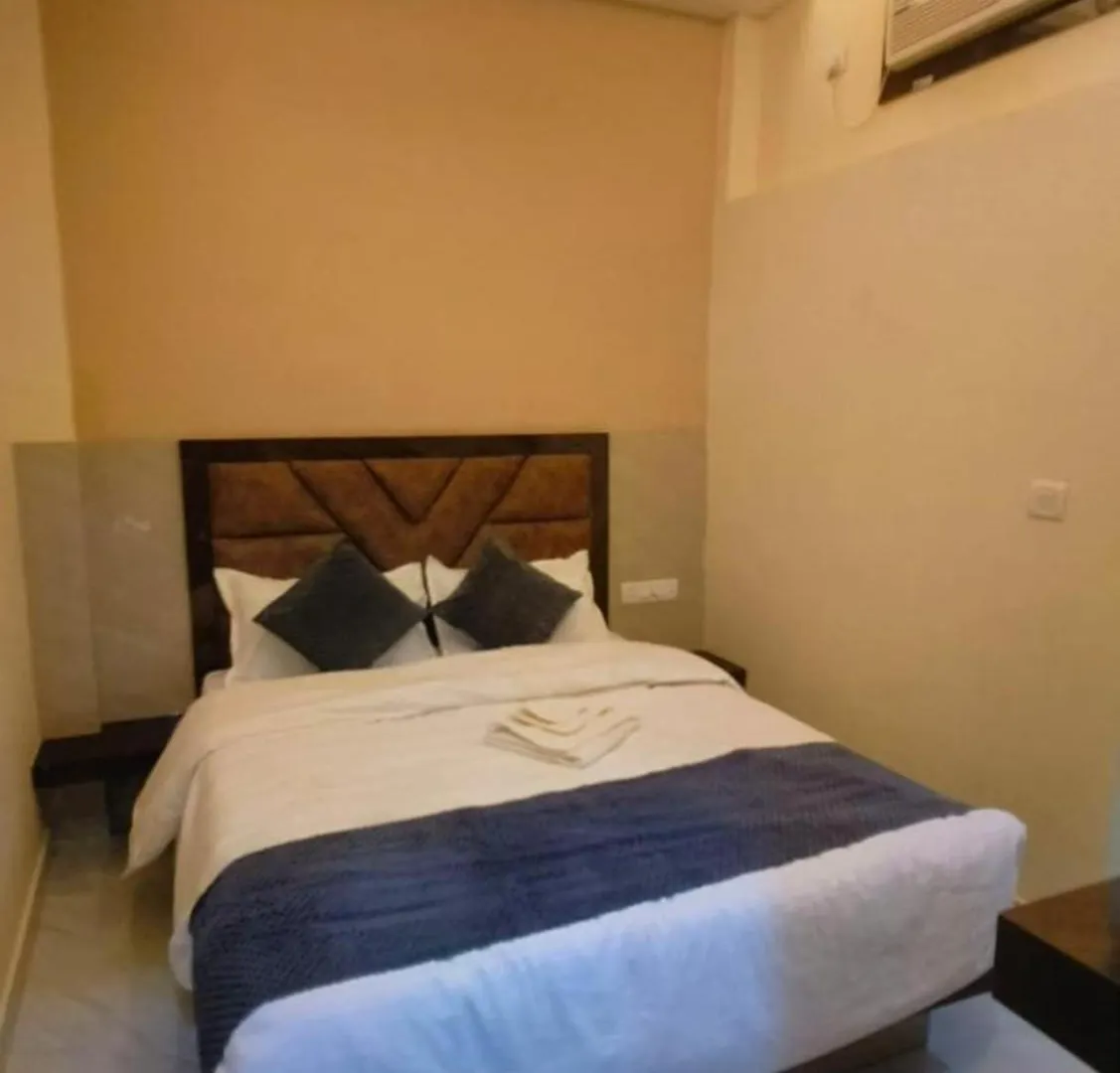 Hotel Prakash Near Kashi Vishwanath & Assi Ghat Temple Free Wifi & Parking Varanasi