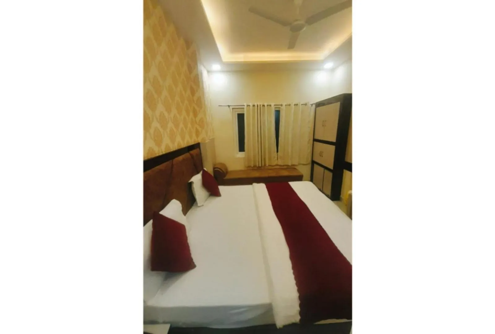 Hotel Prakash Near Kashi Vishwanath & Assi Ghat Temple Free Wifi & Parking Varanasi