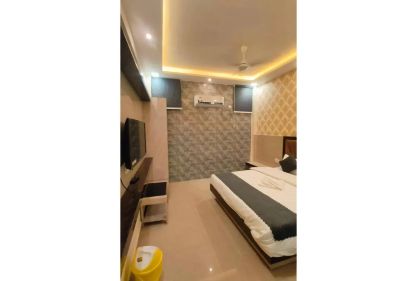 Hotel Prakash Near Kashi Vishwanath & Assi Ghat Temple Free Wifi & Parking Varanasi 2*,  Índia