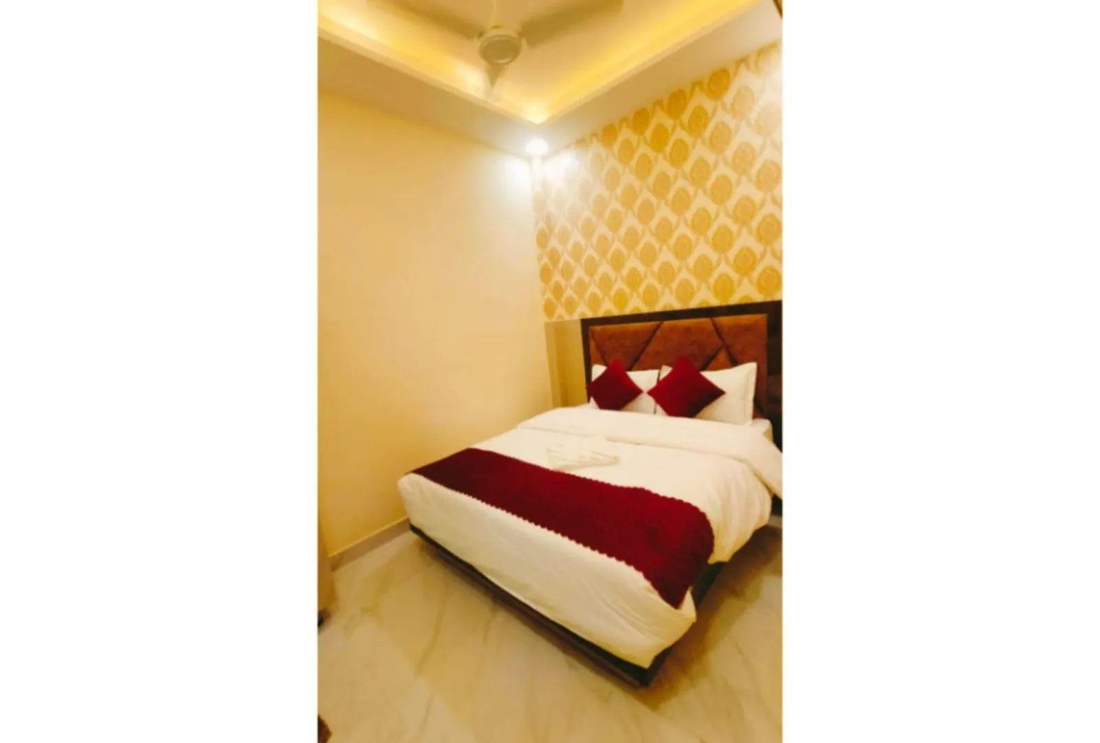 Hotel Prakash Near Kashi Vishwanath & Assi Ghat Temple Free Wifi & Parking Varanasi 2*,  Índia