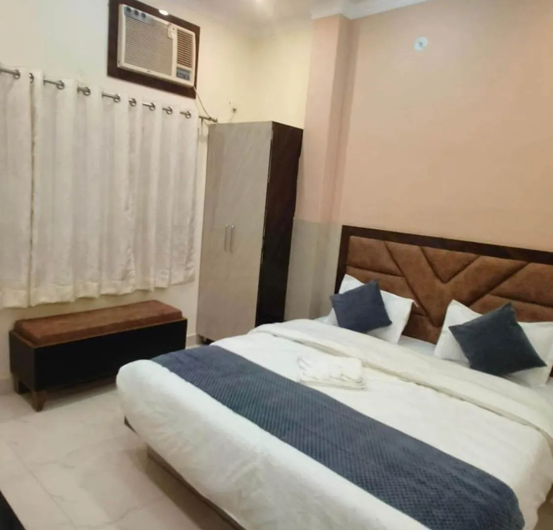 Hotel Prakash Near Kashi Vishwanath & Assi Ghat Temple Free Wifi & Parking Varanasi